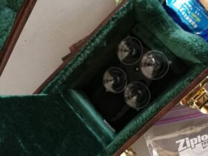 ギターケースのポケットに入るテヌートギターサポート