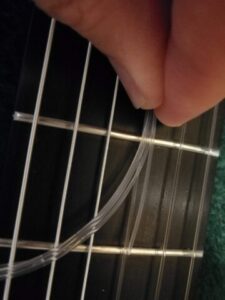 オプティマ No.6 カーボン　と　サバレス　ニュークリスタルの3弦比較