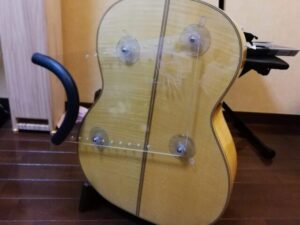 ギターリフト(GUITARLIFT)をつけて裏から見たところ
