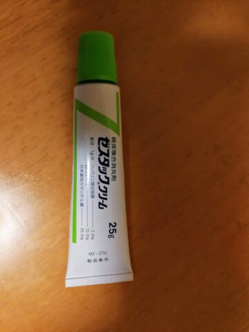 腱鞘炎の薬であるゼスタッククリーム