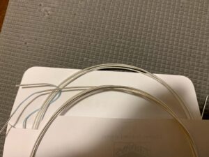 カンティーガとプレミアムの4弦