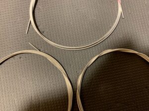 サバレス　カンティーガ　プレミアムとカンティーガの6弦(ノーマル、ハイテンション)