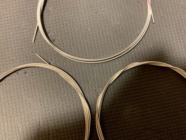 サバレス　カンティーガ　プレミアムとカンティーガの6弦(ノーマル、ハイテンション)