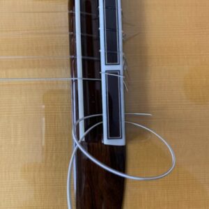ダブルホール構造のクラシックギターへの弦の張り方その2