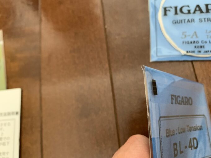 フィガロ弦の青(低音弦)のパッケージ