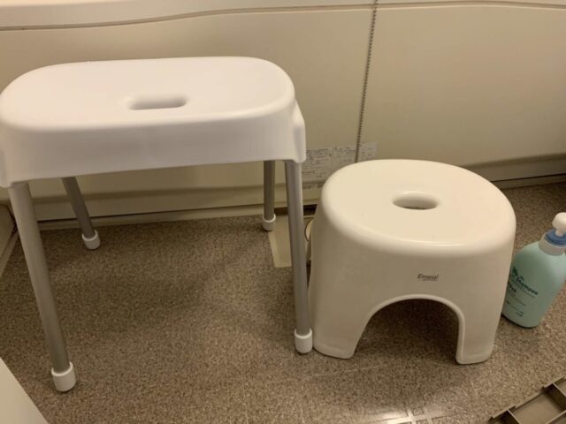 高めのふろの椅子と低めのふろの椅子の比較