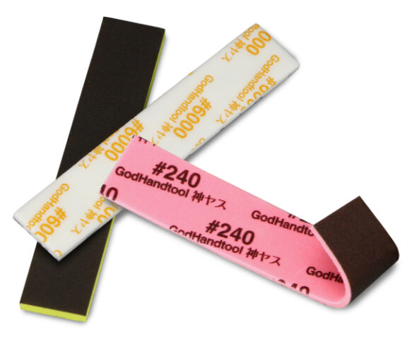 爪の裏側を磨くためのスポンジ研磨材