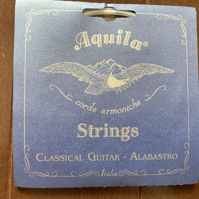 アクイーラ　アラバストロ (Aquila Alabastro)