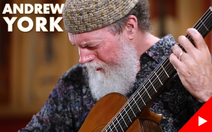 アンドリュー・ヨークがトーレスのギターを弾く動画