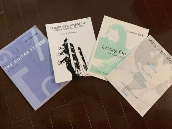 国内版や輸入版の暗しくギターの楽譜