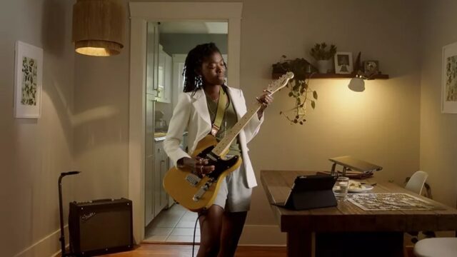 フェンダーのギターを新しく買った人