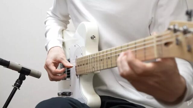 井草聖二によるナイロン弦を張ったエレキギターの演奏