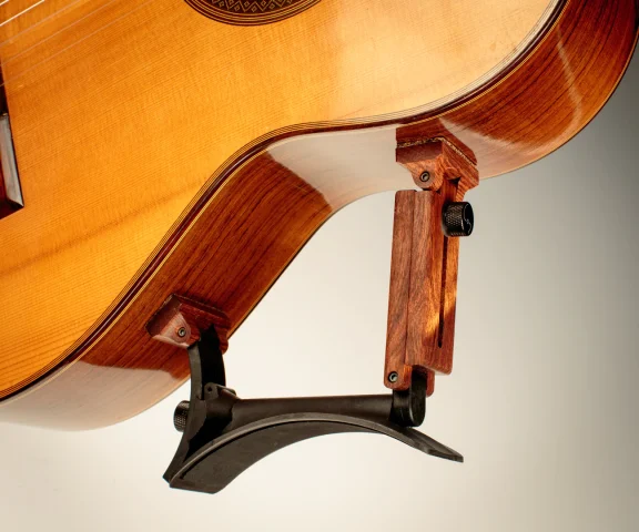 SageWork Guitar Supportをつけたギター