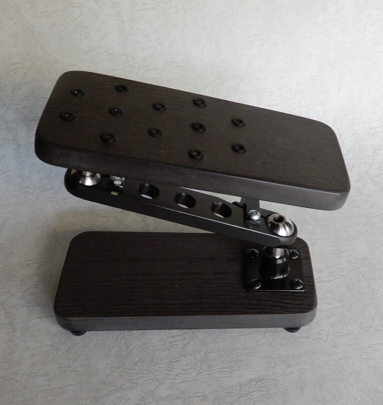 クラシックギターの高級足台「Tadpole FS-1」