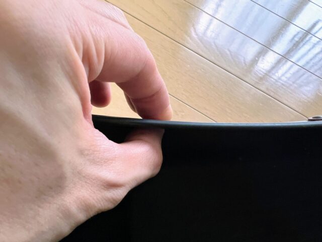 アランフェスギターケース カムフラージュ カーボンの蓋の厚み