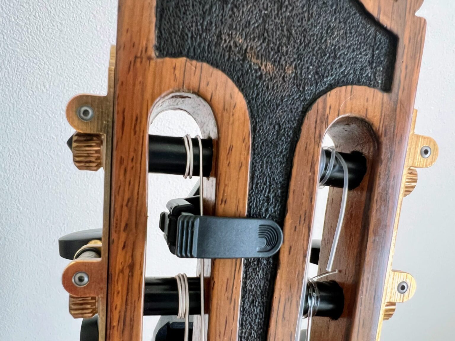 ダダリオのPW-CT-12RCを糸巻き部分に付ける