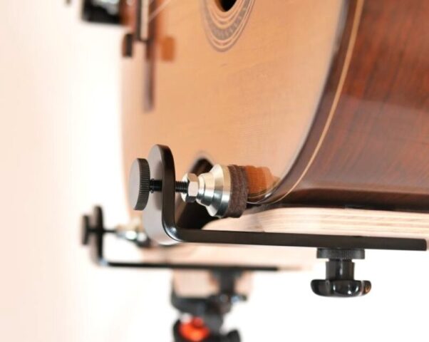 UpGuitarbusのギターの表面板への固定方法