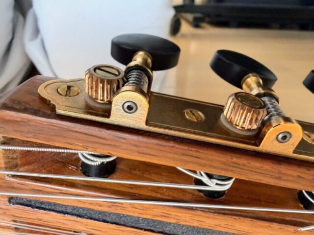 ヘスス・ベレサール・ガルシアについていた安物の糸巻きのウォームギアを留めている部品